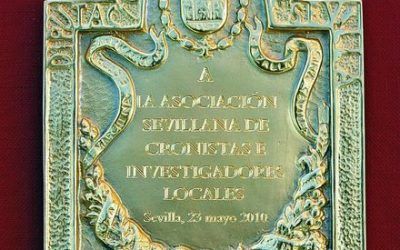 La ASCIL vive su gran día al ser distinguida por la Provincia por su compromiso con la Cultura y la Historia en un solemne acto celebrado en el patio de la Diputación Provincial de Sevilla