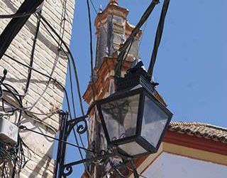 AMIGOS DE ÉCIJA SOLÍCITA UNA VEZ MÁS LA RETIRADA DEL CABLEADO ELÉCTRICO DE LAS TORRES Y PALACIOS DE LA CIUDAD ASTIGITANA