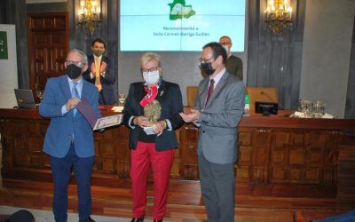 HOMENAJE DE LOS INVESTIGADORES LOCALES SEVILLANOS A LA EX DIRECTORA DEL SERVICIO DE ARCHIVO Y PUBLICACIONES DE LA DIPUTACIÒN POR 25 AÑOS DE TRAYECTORIA